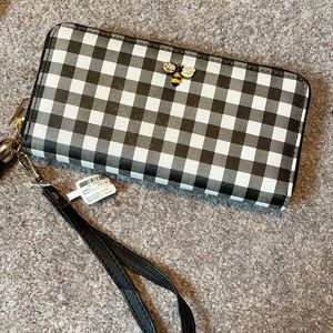 Icing black and white bee wallet